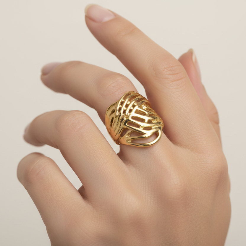 Anillo ancho entrelazado - anillo en acero con baño de oro de Amazing Joyas