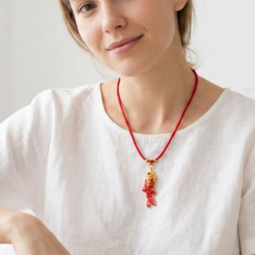 Collar pececillo - collar en acero con baño de oro y esmalte de Amazing Joyas